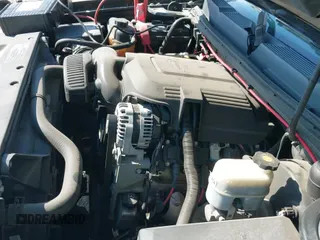 2008 Chevrolet Silverado 1500 2LT z VIN 3GCEC13JX8G163611, wystawiony jako IAAI lot #43047662 z przebiegiem 179 004 mil mil oraz . Historia ofert i sprzedaży dostępna na DreamBid. Obrazek 19.