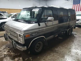 1988 Chevrolet Chevy Van z VIN 2GBEG25K2J4137750, wystawiony jako Copart lot #51053075 z przebiegiem 26 823 mil mil oraz Szkody całkowita. Historia ofert i sprzedaży dostępna na DreamBid. Obrazek 1.