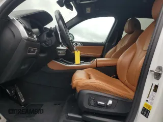 2021 BMW X5 xDrive40i z VIN 5UXCR6C07M9H39368, wystawiony jako Copart lot #57122975 z przebiegiem 66 360 mil mil oraz Szkoda całkowita • Salvage title. Historia ofert i sprzedaży dostępna na DreamBid. Obrazek 7.