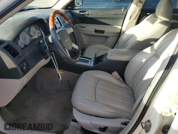 2006 Chrysler 300 C z VIN 2C3KA63H46H224097, wystawiony jako Copart lot #46235425 z przebiegiem 147 147 mil mil oraz Szkoda całkowita • Salvage title. Historia ofert i sprzedaży dostępna na DreamBid. Obrazek 7.