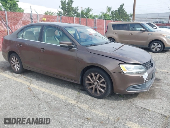 2013 Volkswagen Jetta SE с VIN 3VWDP7AJ1DM372752, выставлен на аукционе IAAI как лот 42380204 с пробегом 186 737 миль миль и . История ставок и продаж доступна на DreamBid. Изображение 1.