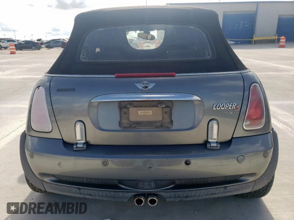 2005 MINI Convertible S z VIN WMWRH33475TF81146, wystawiony jako Copart lot #58586245 z przebiegiem Nie podano mil oraz Szkoda całkowita • Salvage title. Historia ofert i sprzedaży dostępna na DreamBid. Obrazek 6.