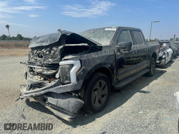 2022 Ford F-150 Lightning Pro z VIN 1FT6W1EV8NWG04113, wystawiony jako Copart lot #51413924 z przebiegiem Nie podano mil oraz Szkoda całkowita • Salvage title. Historia ofert i sprzedaży dostępna na DreamBid. Obrazek 1.