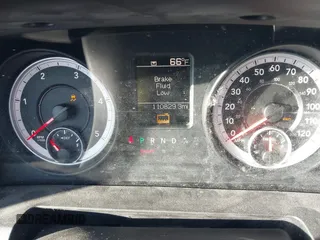 2013 Ram 2500 Tradesman z VIN 3C6UR5CL2DG550173, wystawiony jako IAAI lot #40865715 z przebiegiem 110 829 mil mil oraz . Historia ofert i sprzedaży dostępna na DreamBid. Obrazek 7.