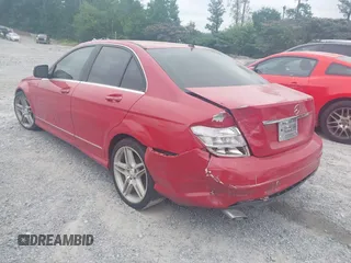 2009 Mercedes-Benz C 300 Sport z VIN WDDGF54X59R042583, wystawiony jako IAAI lot #42534477 z przebiegiem 180 228 mil mil oraz . Historia ofert i sprzedaży dostępna na DreamBid. Obrazek 3.