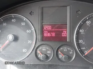 2008 Volkswagen Jetta SE z VIN 3VWRM71K38M176776, wystawiony jako IAAI lot #42244339 z przebiegiem 183 673 mil mil oraz . Historia ofert i sprzedaży dostępna na DreamBid. Obrazek 14.