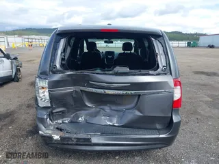 2015 Chrysler Town & Country S with VIN 2C4RC1HG4FR731468, listed as a IAAI auction lot 41902974 with 132,784 mi miles. Bid and sale history available at carsss.com. Image 16.