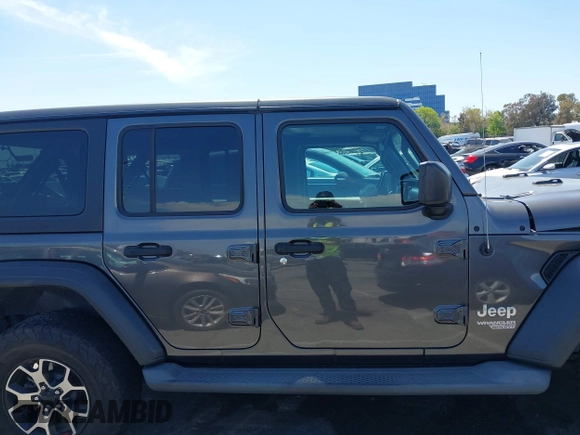2020 Jeep Wrangler Unlimited Freedom z VIN 1C4HJXDG8LW338702, wystawiony jako IAAI lot #42006692 z przebiegiem 48 389 mil mil oraz . Historia ofert i sprzedaży dostępna na DreamBid. Obrazek 13.