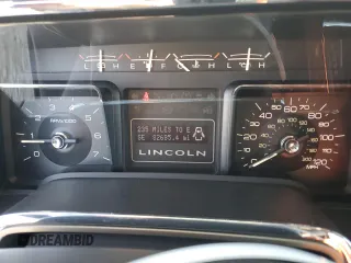 2011 Lincoln Navigator z VIN 5LMJJ2H54BEJ04714, wystawiony jako Copart lot #83490764 z przebiegiem 82 685 mil mil oraz Szkoda całkowita • Salvage title. Historia ofert i sprzedaży dostępna na DreamBid. Obrazek 9.
