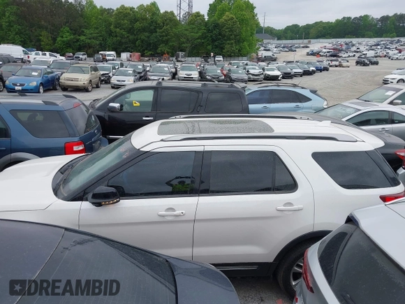 2016 Ford Explorer XLT with VIN 1FM5K7D83GGA82604, listed as a IAAI auction lot 42047962 with 198,270 mi miles and . Bid and sale history available at carsss.com. Image 14.