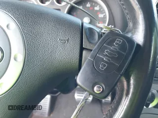 2004 Audi TT z VIN TRUTC28N241016061, wystawiony jako IAAI lot #42413028 z przebiegiem 175 236 mil mil oraz . Historia ofert i sprzedaży dostępna na DreamBid. Obrazek 11.