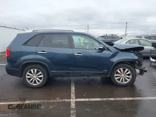 2011 Kia Sorento LX with VIN 5XYKTDA2XBG078239, listed as a IAAI auction lot 41474123 with 198,978 mi miles. Bid and sale history available at carsss.com. Image 14.