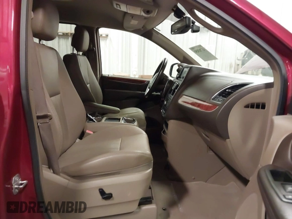 2015 Chrysler Town & Country Touring-L with VIN 2C4RC1CG4FR590814, listed as a IAAI auction lot 41703050 with 97,470 mi miles. Bid and sale history available at carsss.com. Image 5.