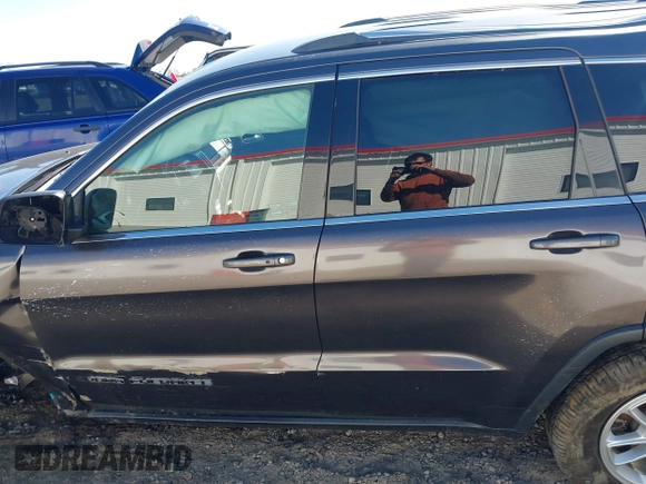 2018 Jeep Grand Cherokee Laredo E with VIN 1C4RJFAG8JC335459, listed as a IAAI auction lot 41850163 with 93,289 mi miles. Bid and sale history available at carsss.com. Image 14.