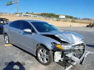 2018 Ford Fusion SE z VIN 3FA6P0LU8JR102951, wystawiony jako IAAI lot #41358072 z przebiegiem 216 566 mil mil oraz . Historia ofert i sprzedaży dostępna na DreamBid. Obrazek 1.