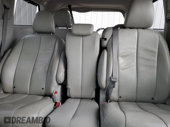 2012 Toyota Sienna XLE AAS z VIN 5TDYK3DC9CS271157, wystawiony jako Copart lot #55418065 z przebiegiem 172 988 mil mil oraz Nie do naprawy • Non repairable. Historia ofert i sprzedaży dostępna na DreamBid. Obrazek 10.
