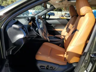 2021 Lexus UX 200 with VIN JTHP3JBH2M2044864, listed as a Copart auction lot 83703364 with 32,416 mi miles and Salvage title. Bid and sale history available at DreamBid. Image 7.