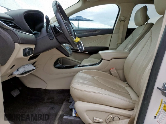 2017 Lincoln MKC Reserve with VIN 5LMCJ3C95HUL71240, listed as a Copart auction lot 60345115 with 101,711 mi miles and Salvage title. Bid and sale history available at DreamBid. Image 7.
