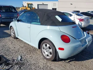 2003 Volkswagen Beetle GLS z VIN 3VWCK21YX3M304572, wystawiony jako IAAI lot #41286079 z przebiegiem 42 450 mil mil oraz . Historia ofert i sprzedaży dostępna na DreamBid. Obrazek 3.