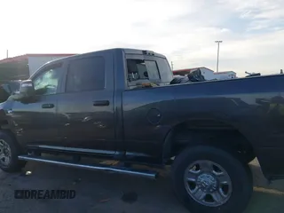 2024 Ram 2500 Tradesman z VIN 3C6UR5CL9RG245485, wystawiony jako IAAI lot #41724661 z przebiegiem 29 445 mil mil oraz . Historia ofert i sprzedaży dostępna na DreamBid. Obrazek 14.