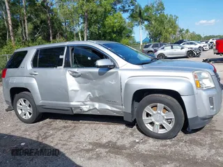 2013 GMC Terrain SLE z VIN 2GKALMEK4D6271240, wystawiony jako IAAI lot #41901723 z przebiegiem 72 626 mil mil oraz . Historia ofert i sprzedaży dostępna na DreamBid. Obrazek 6.