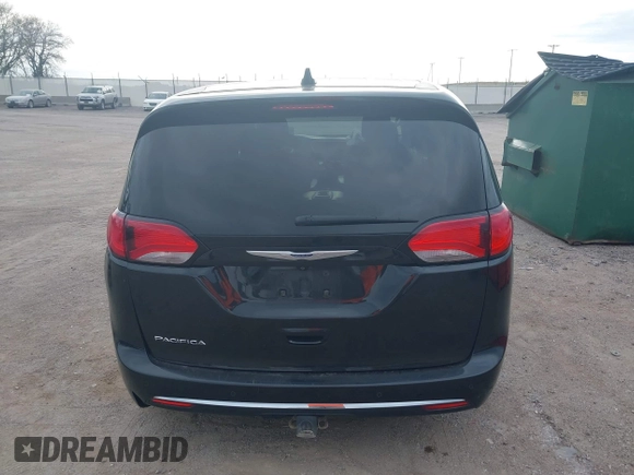 2018 Chrysler Pacifica Touring Plus z VIN 2C4RC1FG7JR358146, wystawiony jako IAAI lot #42155238 z przebiegiem 73 914 mil mil oraz . Historia ofert i sprzedaży dostępna na DreamBid. Obrazek 17.