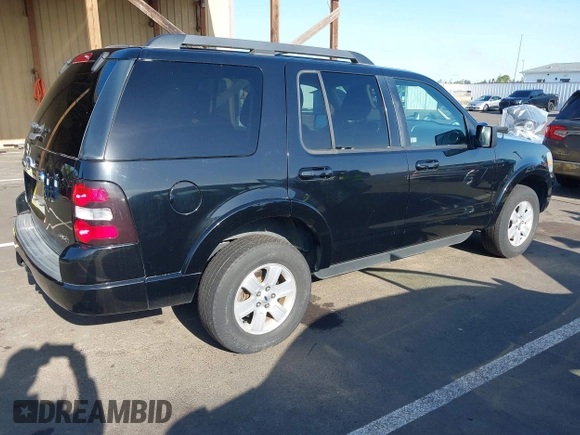 2010 Ford Explorer XLT with VIN 1FMEU7DE9AUB07613, listed as a IAAI auction lot 42146491 with 125,414 mi miles. Bid and sale history available at carsss.com. Image 4.