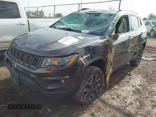 2019 Jeep Compass Trailhawk z VIN 3C4NJDDB5KT722107, wystawiony jako IAAI lot #42209114 z przebiegiem 65 088 mil mil oraz . Historia ofert i sprzedaży dostępna na DreamBid. Obrazek 18.