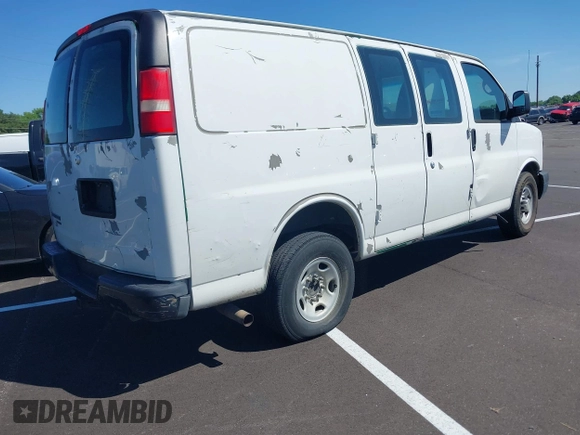 2013 Chevrolet Express Cargo z VIN 1GCWGFBA8D1141378, wystawiony jako IAAI lot #42187304 z przebiegiem 272 585 mil mil oraz . Historia ofert i sprzedaży dostępna na DreamBid. Obrazek 4.