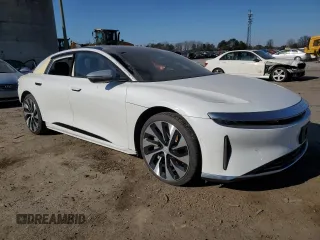 2022 Lucid Air Grand Touring z VIN 50EA1GBA5NA004784, wystawiony jako Copart lot #46854065 z przebiegiem 16 471 mil mil oraz Szkody całkowita. Historia ofert i sprzedaży dostępna na DreamBid. Obrazek 4.