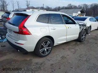 2021 Volvo XC60 Momentum with VIN YV4102DK3M1700720, listed as a IAAI auction lot 41087871 with 39,385 mi miles. Bid and sale history available at carsss.com. Image 4.