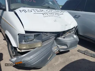 1999 Chevrolet Astro Cargo with VIN 1GCDM19W4XB141901, listed as a IAAI auction lot 41572036 with Not Provided miles. Bid and sale history available at carsss.com. Image 11.