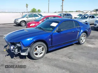 2002 Ford Mustang Standard z VIN 1FAFP40422F222075, wystawiony jako IAAI lot #42565741 z przebiegiem 139 096 mil mil oraz . Historia ofert i sprzedaży dostępna na DreamBid. Obrazek 2.