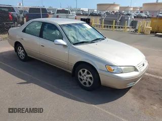 1999 Toyota Camry LE z VIN JT2BF22K9X0222119, wystawiony jako IAAI lot #41529258 z przebiegiem 119 919 mil mil oraz . Historia ofert i sprzedaży dostępna na DreamBid. Obrazek 1.