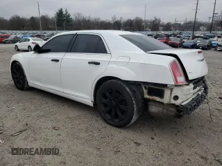 2013 Chrysler 300 S z VIN 2C3CCAGG1DH590552, wystawiony jako Copart lot #83837574 z przebiegiem 213 704 mil mil oraz Nie do naprawy • Non repairable. Historia ofert i sprzedaży dostępna na DreamBid. Obrazek 2.