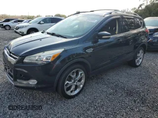2013 Ford Escape Titanium z VIN 1FMCU0J95DUD15496, wystawiony jako Copart lot #45845915 z przebiegiem 157 078 mil mil oraz Szkody całkowita. Historia ofert i sprzedaży dostępna na DreamBid. Obrazek 1.