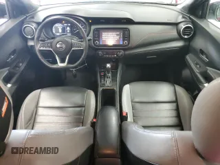 2021 Nissan Kicks SR z VIN 3N1CP5DV2ML521972, wystawiony jako Copart lot #58954135 z przebiegiem 92 036 mil mil oraz Czysty tytuł • Clean title. Historia ofert i sprzedaży dostępna na DreamBid. Obrazek 8.