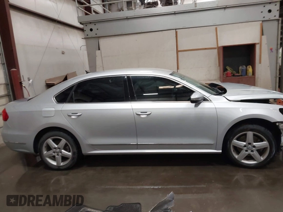 2016 Volkswagen Passat S z VIN 1VWAS7A30GC013577, wystawiony jako IAAI lot #42231654 z przebiegiem 84 918 mil mil oraz . Historia ofert i sprzedaży dostępna na DreamBid. Obrazek 14.