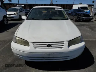 1997 Toyota Camry LE z VIN JT2BG22K9V0002215, wystawiony jako Copart lot #56932955 z przebiegiem 265 776 mil mil oraz Szkoda całkowita • Salvage title. Historia ofert i sprzedaży dostępna na DreamBid. Obrazek 5.