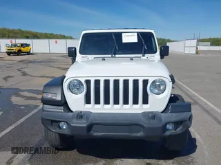 2020 Jeep Wrangler Unlimited Sport S z VIN 1C4HJXDN2LW138980, wystawiony jako IAAI lot #42086095 z przebiegiem 58 735 mil mil oraz . Historia ofert i sprzedaży dostępna na DreamBid. Obrazek 12.