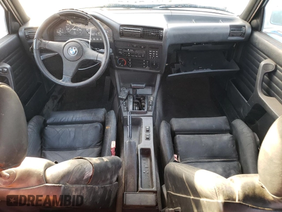 1989 BMW 3 Series z VIN WBABB2306K8875241, wystawiony jako Copart lot #75549524 z przebiegiem 161 039 mil mil oraz Czysty tytuł • Clean title. Historia ofert i sprzedaży dostępna na DreamBid. Obrazek 8.