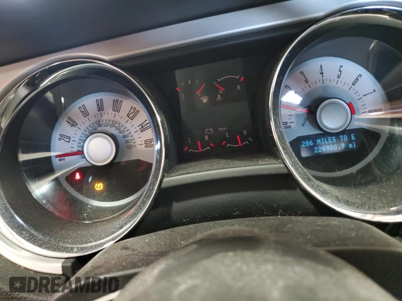 2011 Ford Mustang V6 z VIN 1ZVBP8AM7B5144930, wystawiony jako Copart lot #59091965 z przebiegiem 224 980 mil mil oraz Czysty tytuł • Clean title. Historia ofert i sprzedaży dostępna na DreamBid. Obrazek 9.