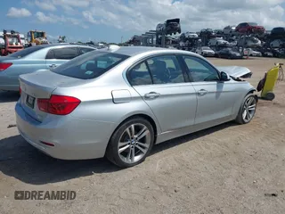 2016 BMW 3 Series 328i z VIN WBA8E9C56GK646297, wystawiony jako IAAI lot #42295893 z przebiegiem 80 134 mil mil oraz . Historia ofert i sprzedaży dostępna na DreamBid. Obrazek 4.