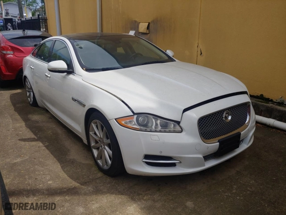 2013 Jaguar XJ with VIN SAJWJ1CD7D8V49599, listed as a Copart auction lot 54008915 with 133,163 mi miles and Clean Title. Bid and sale history available at carsss.com. Image 1.