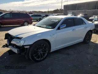2015 Chrysler 300 with VIN 2C3CCAET9FH922210, listed as a Copart auction lot 80310864 with 118,931 mi miles and Salvage Title. Bid and sale history available at carsss.com. Image 1.