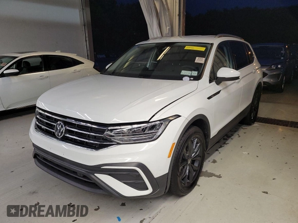 2024 Volkswagen Tiguan SE с VIN 3VV3B7AX8RM082650, выставлен на аукционе IAAI как лот 42853001 с пробегом 19 677 миль миль и . История ставок и продаж доступна на DreamBid. Изображение 25.