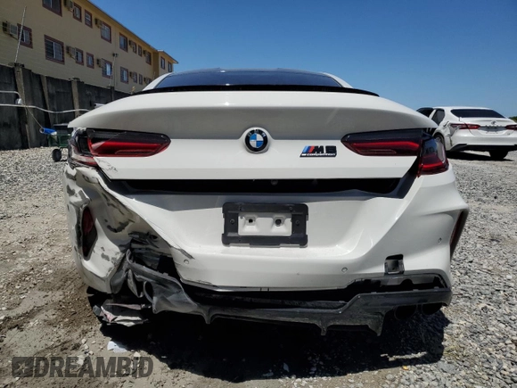 2022 BMW M8 Competition z VIN WBSAE0C06NCH19837, wystawiony jako Copart lot #56768815 z przebiegiem 27 088 mil mil oraz Szkoda całkowita • Salvage title. Historia ofert i sprzedaży dostępna na DreamBid. Obrazek 6.