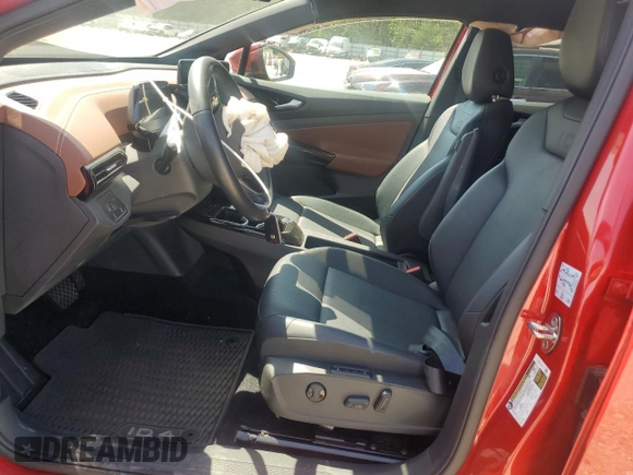 2021 Volkswagen ID.4 Pro S z VIN WVGKMPE29MP059900, wystawiony jako Copart lot #53725825 z przebiegiem Nie podano mil oraz Szkody całkowita. Historia ofert i sprzedaży dostępna na DreamBid. Obrazek 7.