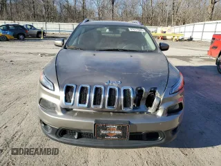 2016 Jeep Cherokee Altitude z VIN 1C4PJMCB6GW267991, wystawiony jako Copart lot #47417545 z przebiegiem 195 614 mil mil oraz Szkoda całkowita • Salvage title. Historia ofert i sprzedaży dostępna na DreamBid. Obrazek 5.