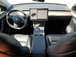2024 Tesla Model Y z VIN 7SAYGDED7RF050963, wystawiony jako Copart lot #60683895 z przebiegiem 23 100 mil mil oraz Czysty tytuł • Clean title. Historia ofert i sprzedaży dostępna na DreamBid. Obrazek 8.